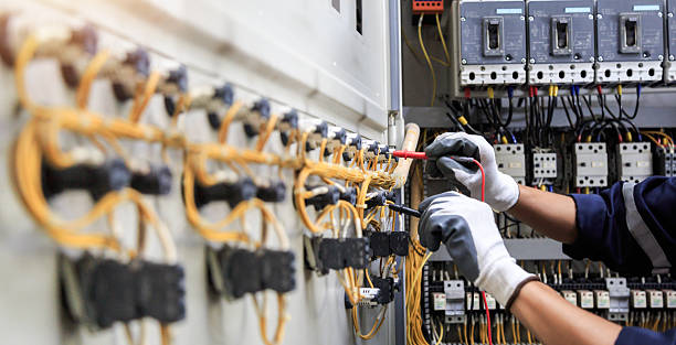 Professional Electrician technician working in Selah, WA